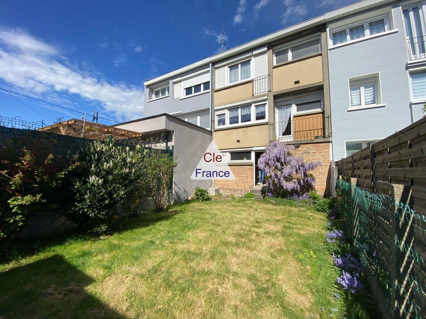 Main Photo of a 3 bedroom  Town House for sale
