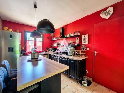 Detached Family Home with Garden