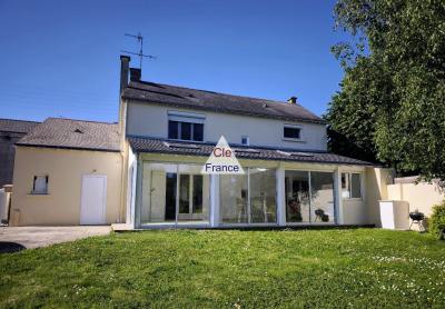 Traditional House with Landscaped Garden