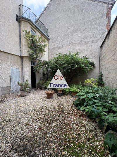 Vaste Maison Idealement Situee, Possibilite 3 Appartements