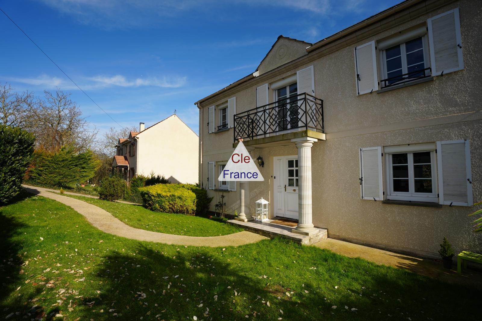 Main Photo of a 5 bedroom  House for sale