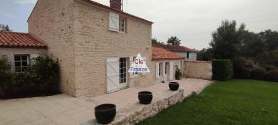 Lovely House and Garden Only 15 Mins from the BeachDe Vendee, Maison De Charme Renovee Avec S