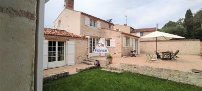 Lovely House and Garden Only 15 Mins from the BeachDe Vendee, Maison De Charme Renovee Avec S