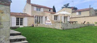 Lovely House and Garden Only 15 Mins from the BeachDe Vendee, Maison De Charme Renovee Avec S