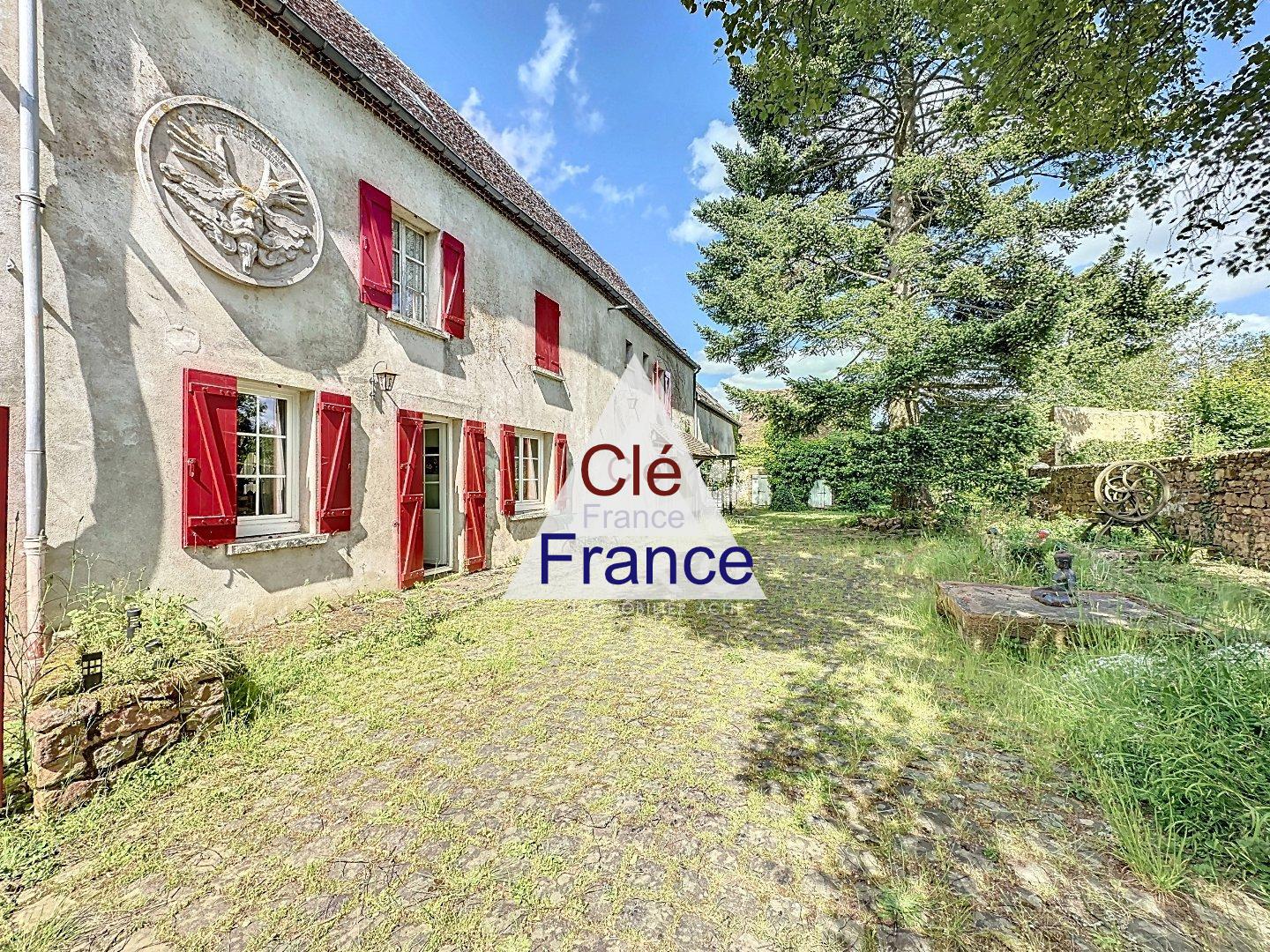 Main Photo of a 7 bedroom  House for sale