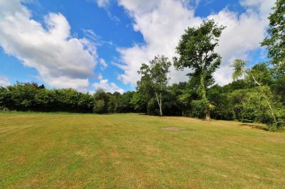Detached House with Large Parkland Garden
