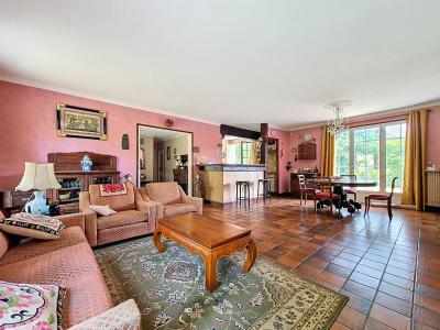 Elegant Detached House in Superb Location