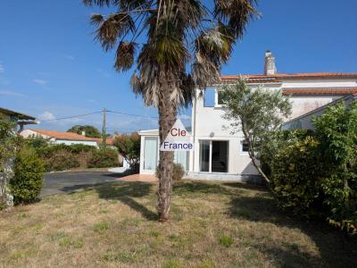 Detached House with Garden and Open View