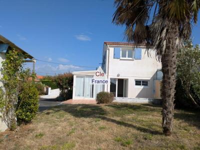 Detached House with Garden and Open View