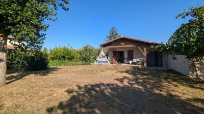 Maison T3 Avec Grand Terrain Arbore Et Grand Plan D\'eau