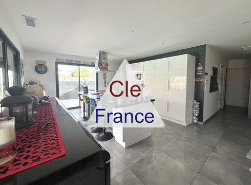 Maison De Plain-pied - Garage - Piscine