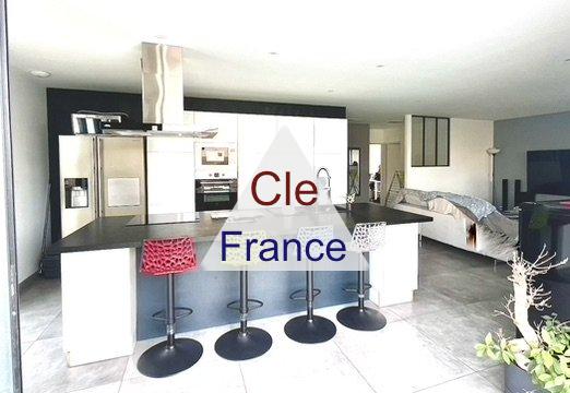 Maison De Plain-pied - Garage - Piscine