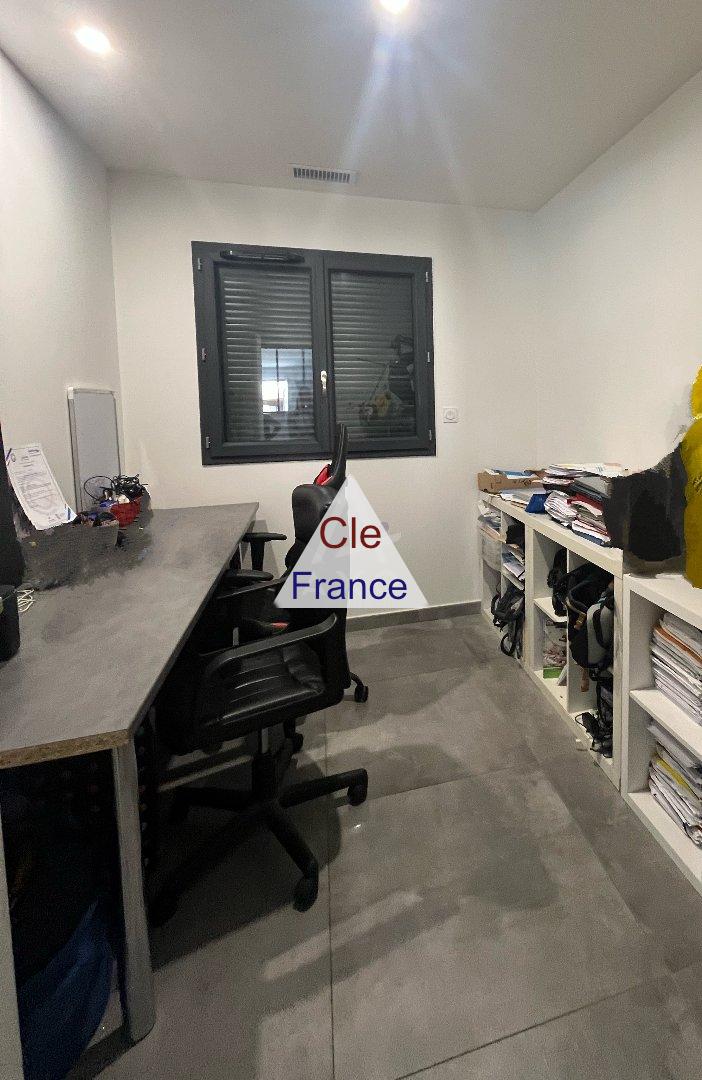 Maison De Plain-pied - Garage - Piscine