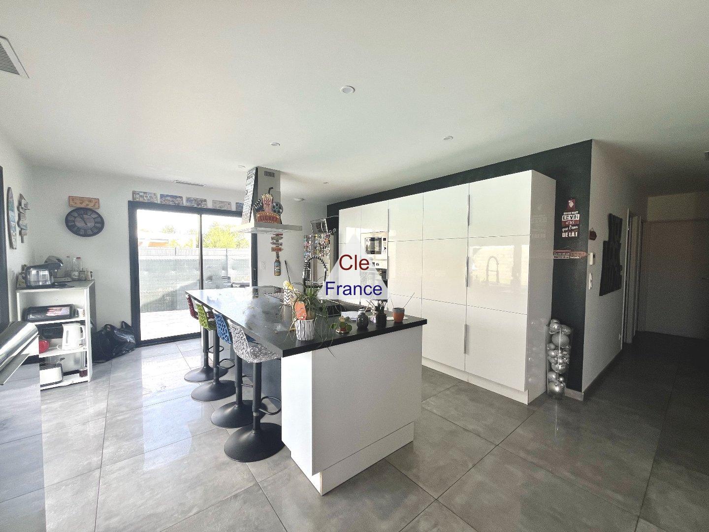 Maison De Plain-pied - Garage - Piscine