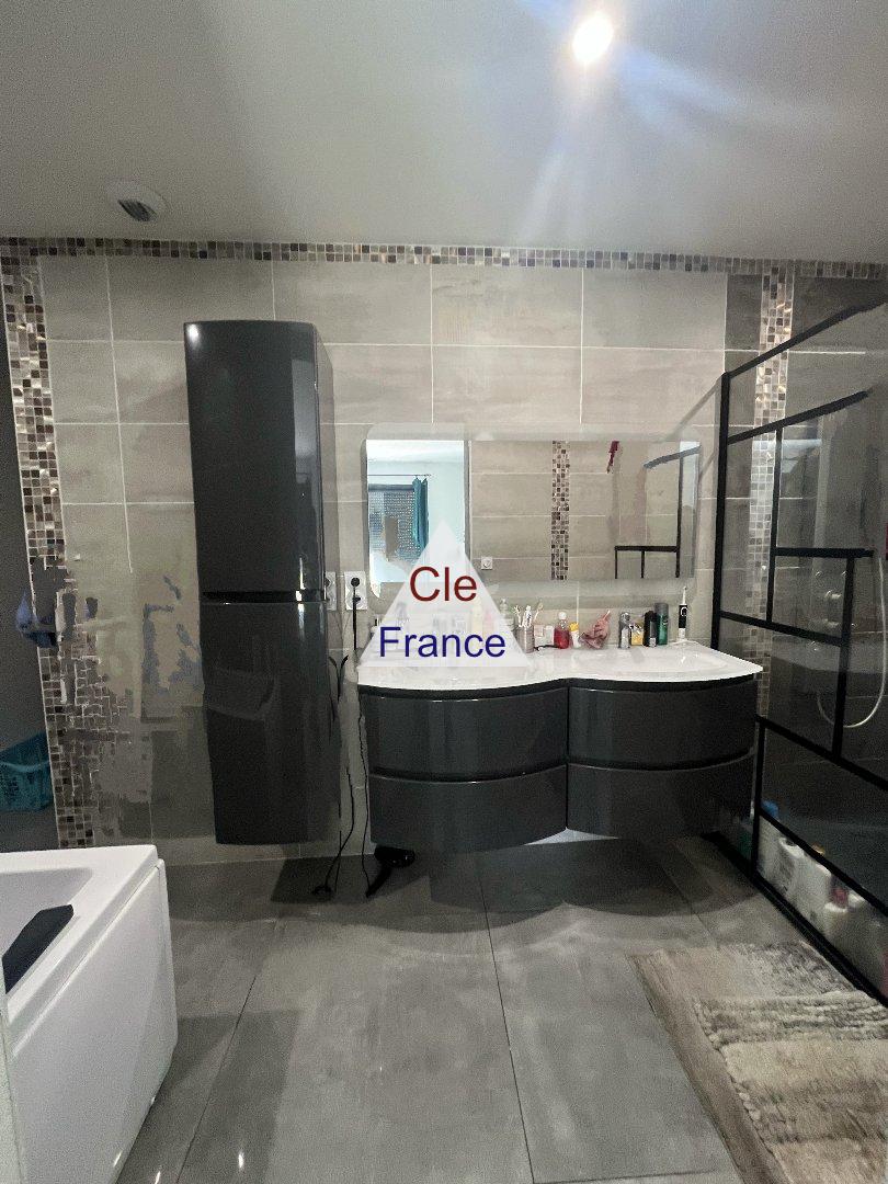 Maison De Plain-pied - Garage - Piscine