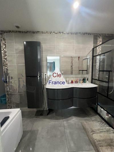 Maison De Plain-pied - Garage - Piscine