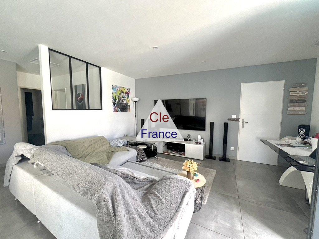 Maison De Plain-pied - Garage - Piscine