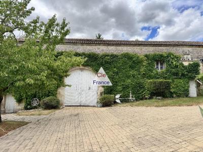 Ensemble Immobilier De Caractere Avec Vue Panoramique A