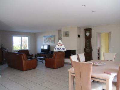 Contemporary Detached House Close to the Coast