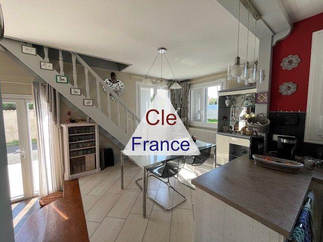 Maison De Plain Pied, Piscine Et Dependances