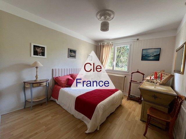 Maison De Plain Pied, Piscine Et Dependances