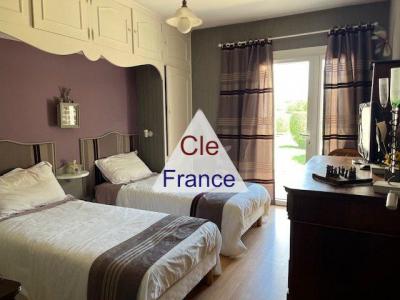 Maison De Plain Pied, Piscine Et Dependances