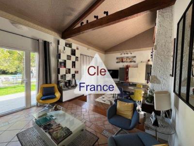 Maison De Plain Pied, Piscine Et Dependances