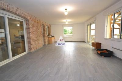 Detached House with Landscaped Garden