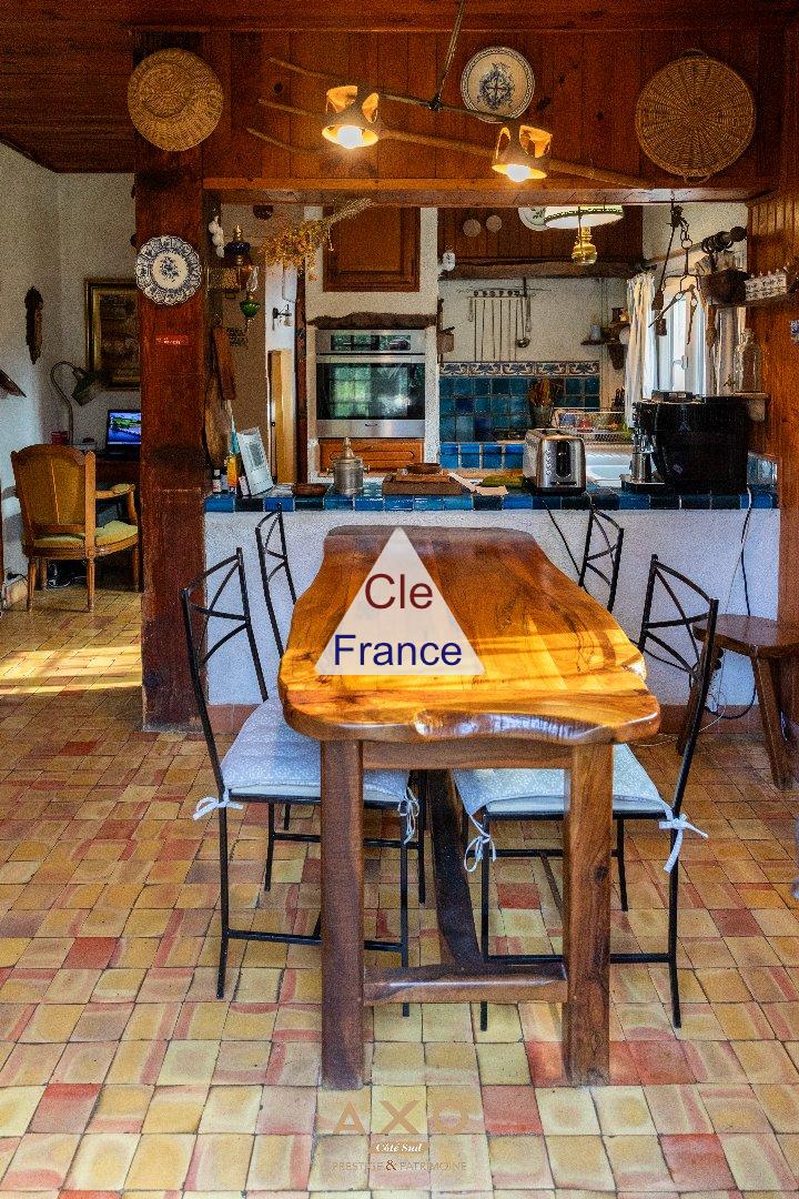 Aix En Provence - Le Montaiguet - Maison De Charme A Renover - 133 M2 - T5 - Terrain 1 380 M2 - Pis