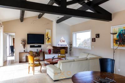 Trets - Ensemble Immobilier - T8 - Piscine - Pool House - Garage - Vue Sainte Victoire - 985 000 A