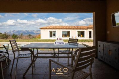 Trets - Ensemble Immobilier - T8 - Piscine - Pool House - Garage - Vue Sainte Victoire - 985 000 A