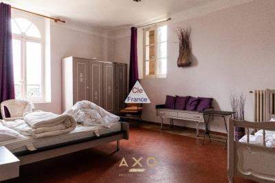 Entraigues Sur La Sorgue - Domaine De 1000 M2 - Parc D\'un Hectare - Piscine - 1 480 000 Euros