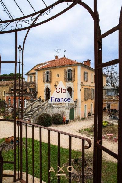 Entraigues Sur La Sorgue - Domaine De 1000 M2 - Parc D\'un Hectare - Piscine - 1 480 000 Euros