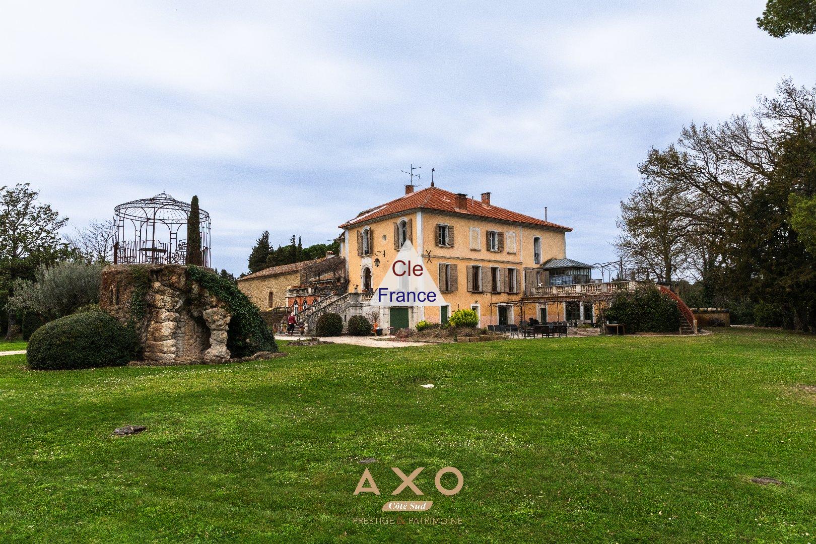 Entraigues Sur La Sorgue - Domaine De 1000 M2 - Parc D\'un Hectare - Piscine - 1 480 000 Euros