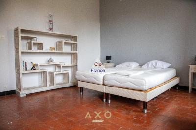 Entraigues Sur La Sorgue - Domaine De 1000 M2 - Parc D\'un Hectare - Piscine - 1 480 000 Euros