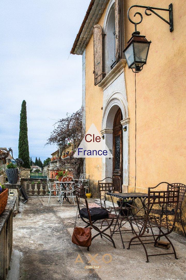 Entraigues Sur La Sorgue - Domaine De 1000 M2 - Parc D\'un Hectare - Piscine - 1 480 000 Euros