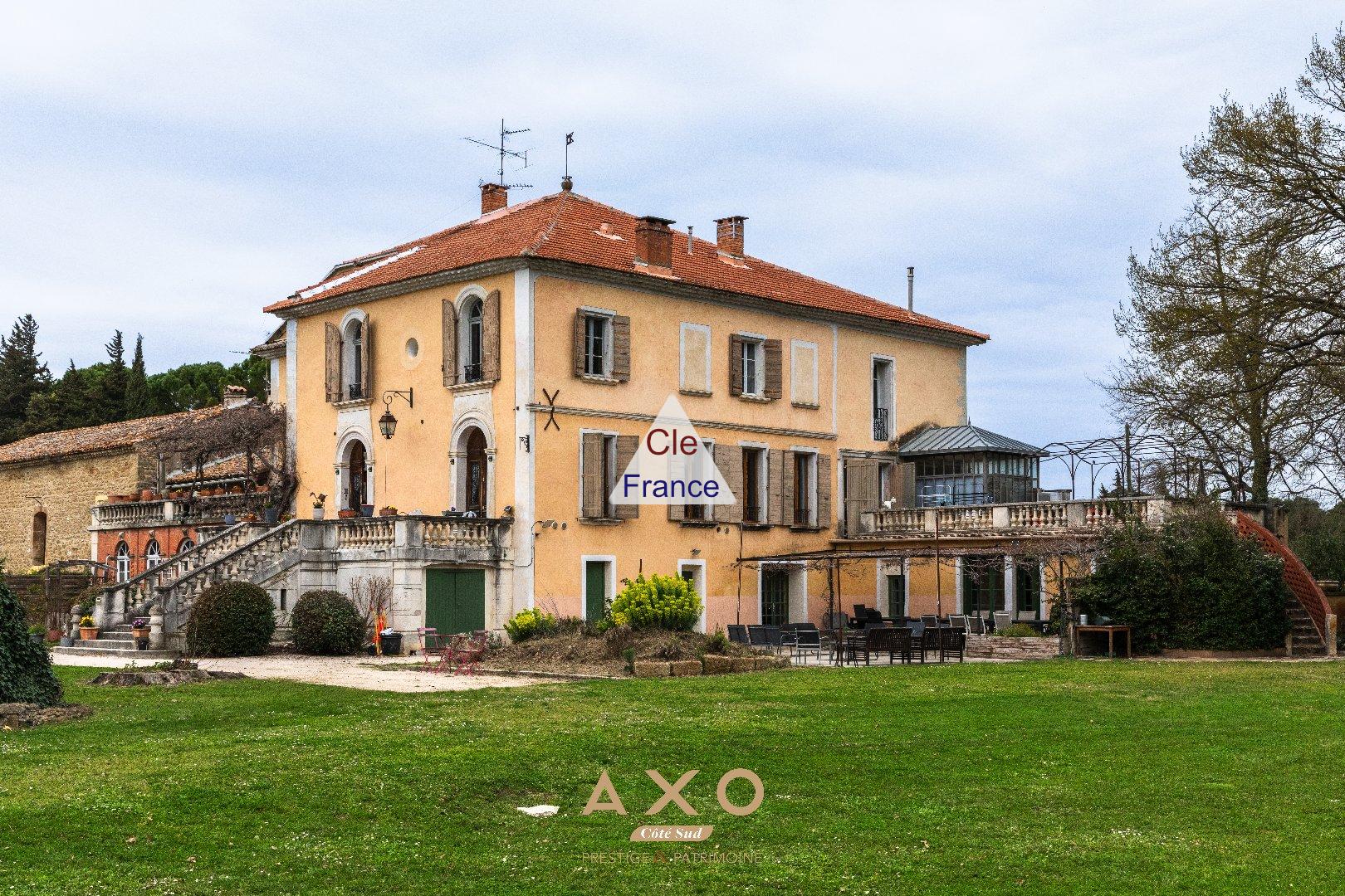 Entraigues Sur La Sorgue - Domaine De 1000 M2 - Parc D\'un Hectare - Piscine - 1 480 000 Euros