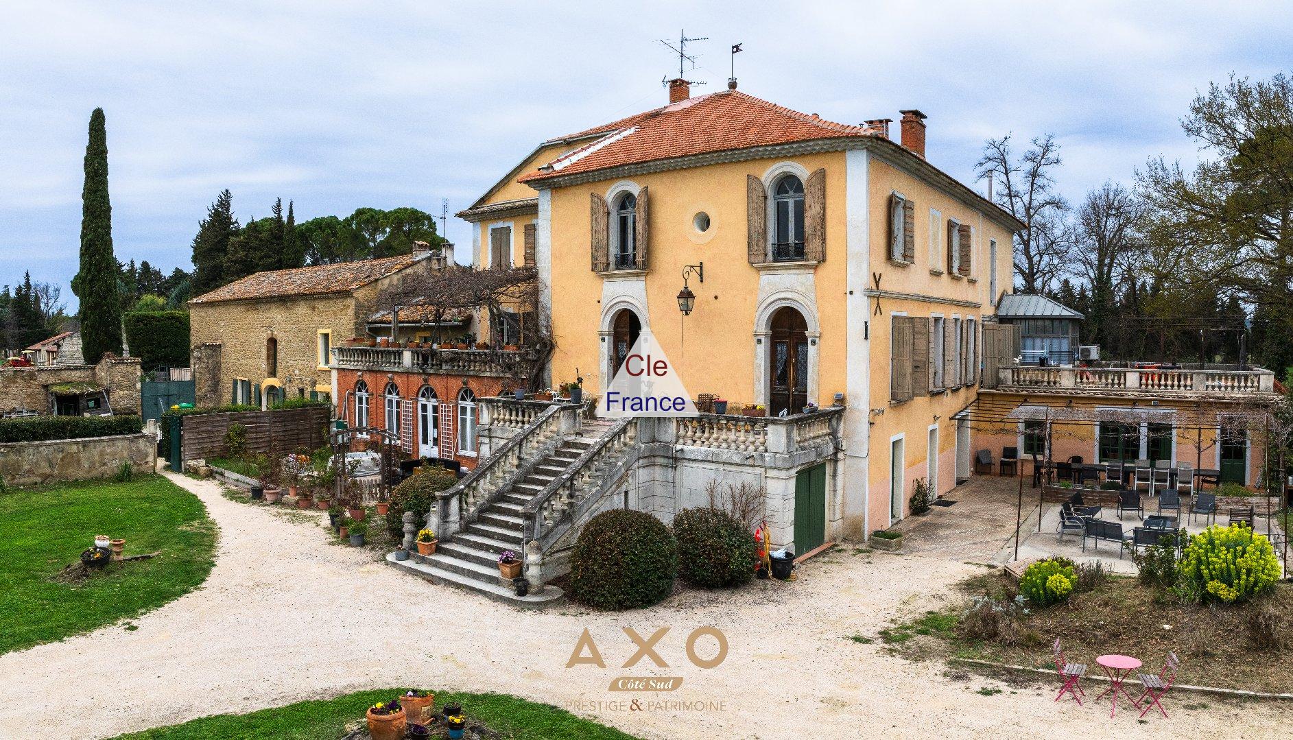 Entraigues Sur La Sorgue - Domaine De 1000 M2 - Parc D\'un Hectare - Piscine - 1 480 000 Euros