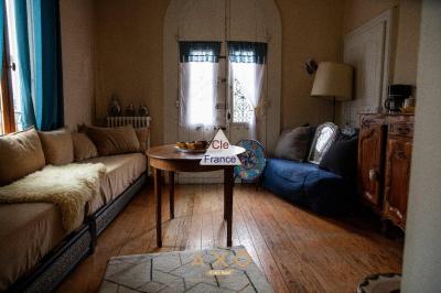 Entraigues Sur La Sorgue - Domaine De 1000 M2 - Parc D\'un Hectare - Piscine - 1 480 000 Euros