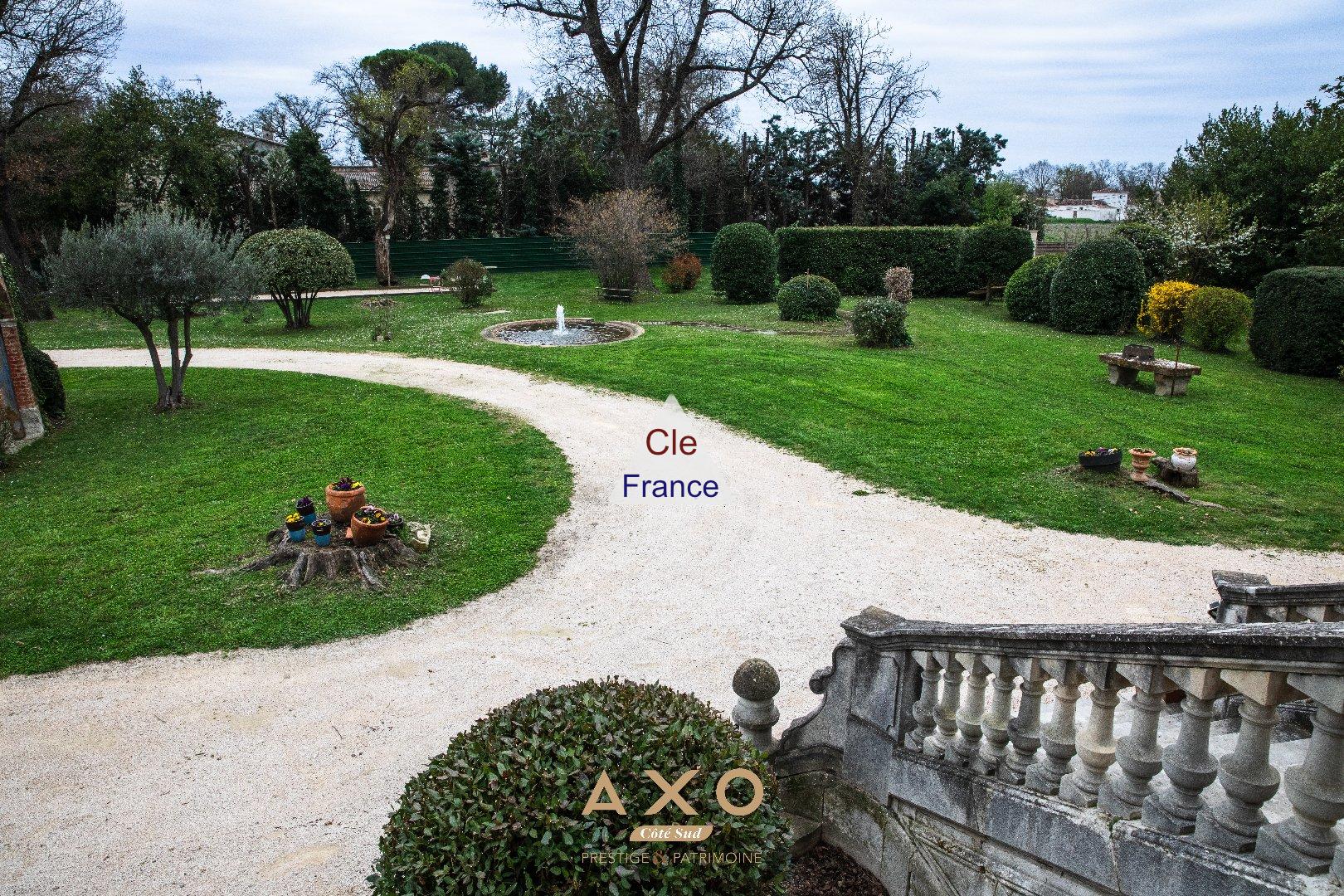 Entraigues Sur La Sorgue - Domaine De 1000 M2 - Parc D\'un Hectare - Piscine - 1 480 000 Euros