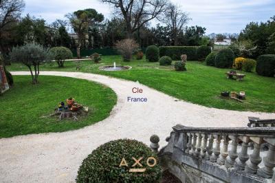 Entraigues Sur La Sorgue - Domaine De 1000 M2 - Parc D\'un Hectare - Piscine - 1 480 000 Euros