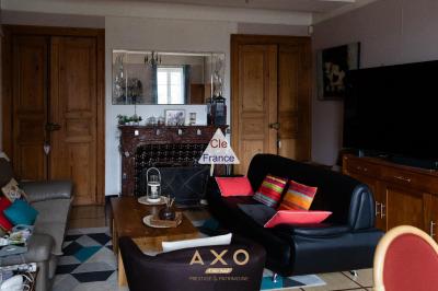 Entraigues Sur La Sorgue - Domaine De 1000 M2 - Parc D\'un Hectare - Piscine - 1 480 000 Euros