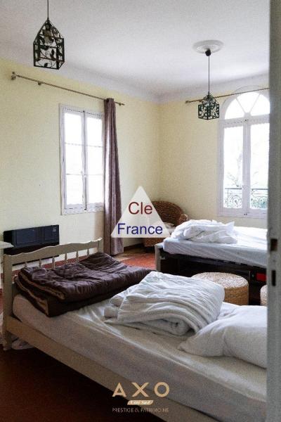 Entraigues Sur La Sorgue - Domaine De 1000 M2 - Parc D\'un Hectare - Piscine - 1 480 000 Euros