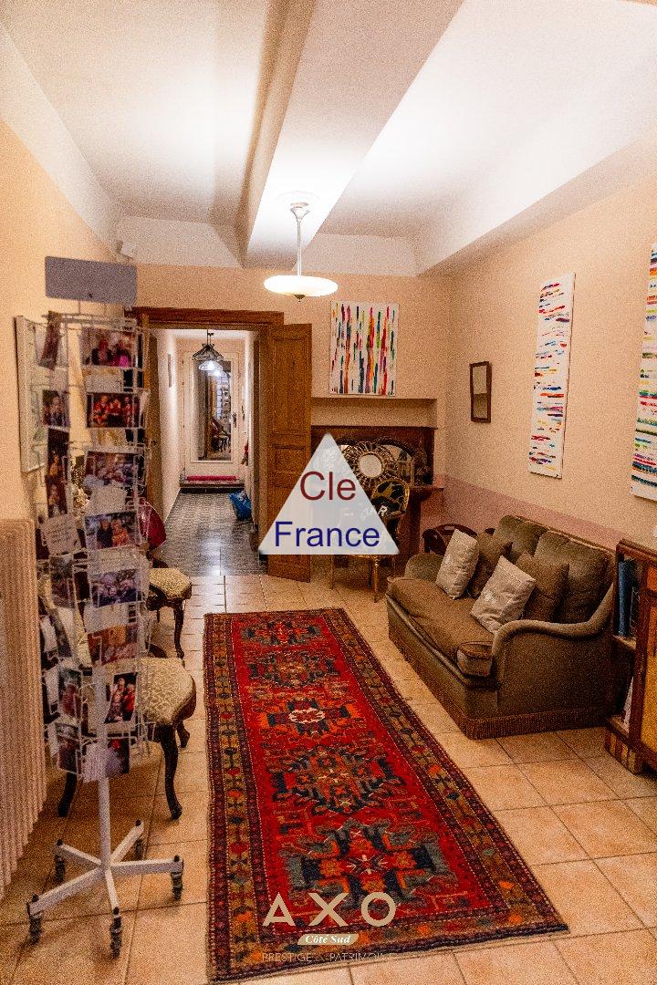 Entraigues Sur La Sorgue - Domaine De 1000 M2 - Parc D\'un Hectare - Piscine - 1 480 000 Euros