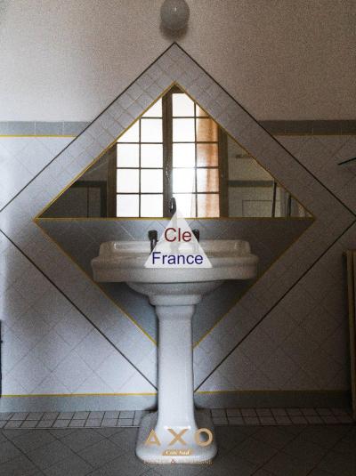 Entraigues Sur La Sorgue - Domaine De 1000 M2 - Parc D\'un Hectare - Piscine - 1 480 000 Euros