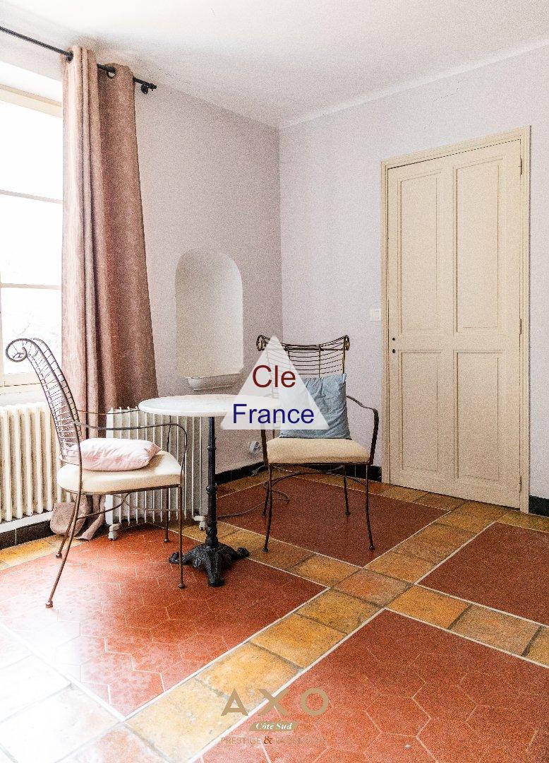 Entraigues Sur La Sorgue - Domaine De 1000 M2 - Parc D\'un Hectare - Piscine - 1 480 000 Euros