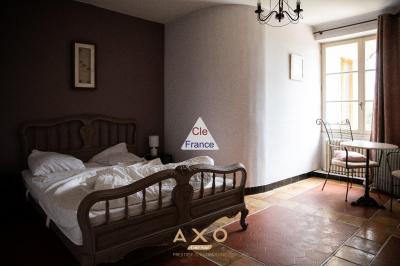 Entraigues Sur La Sorgue - Domaine De 1000 M2 - Parc D\'un Hectare - Piscine - 1 480 000 Euros