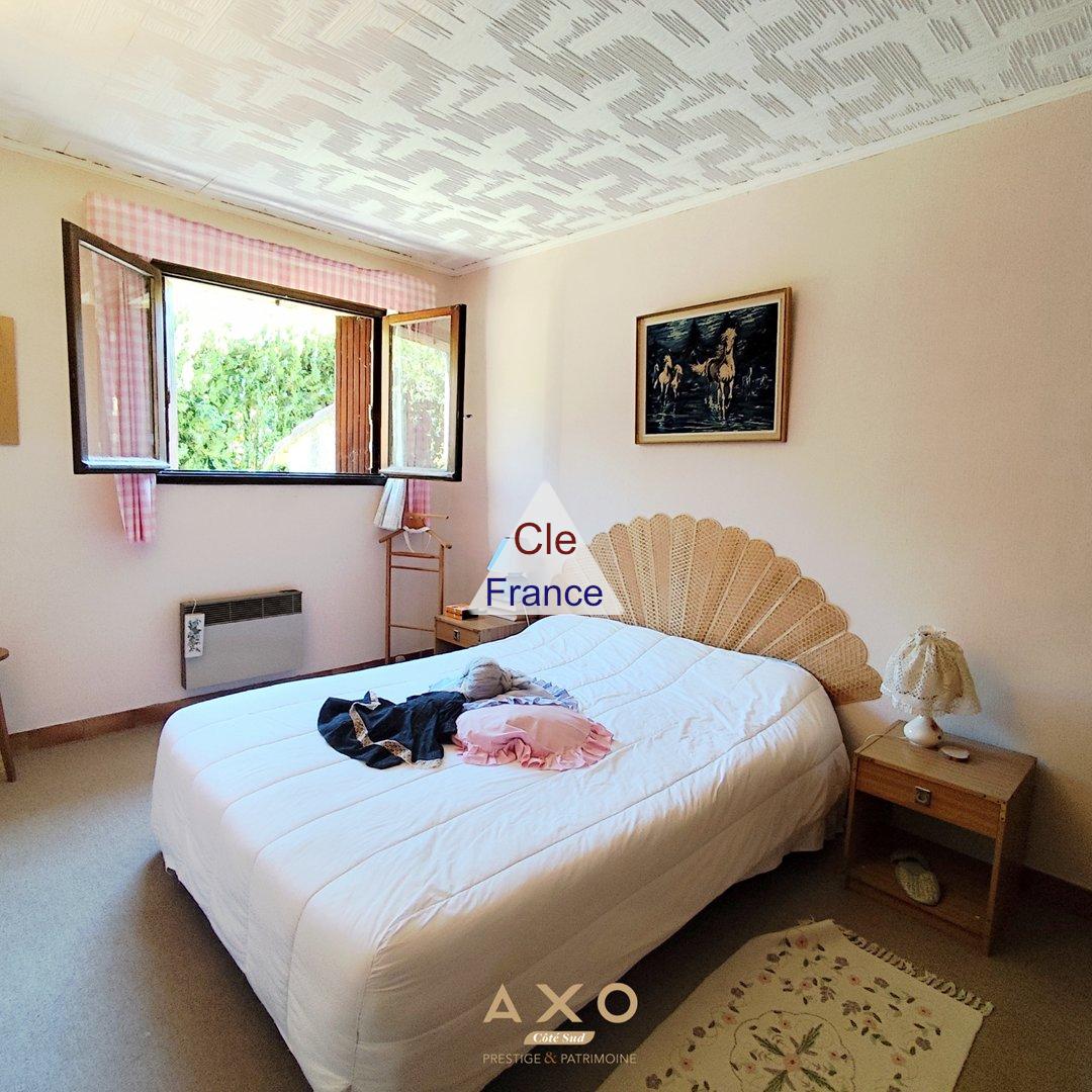 Uzes - Villa - T9 - 242 M2 - Piscinable - Grand Garage - Jardin 1655 M2 - 620 000a