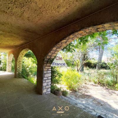 Uzes - Villa - T9 - 242 M2 - Piscinable - Grand Garage - Jardin 1655 M2 - 620 000a