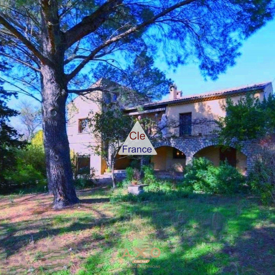 Uzes - Villa - T9 - 242 M2 - Piscinable - Grand Garage - Jardin 1655 M2 - 620 000a
